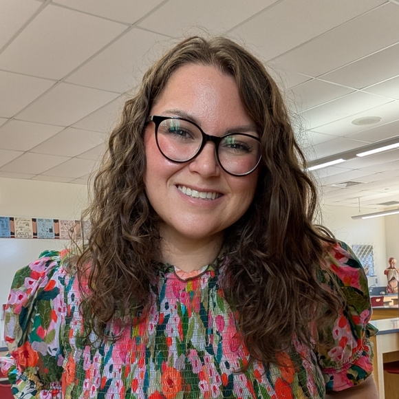 Meet your Posher, Megan - Picture 2 of 2